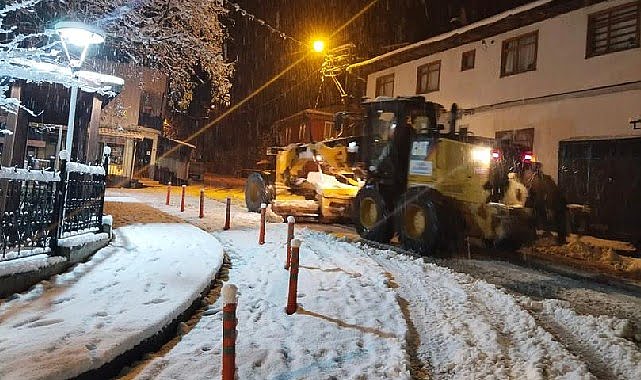 İnegöl Belediyesi Kar Yağışıyla Bir arada Harekete Geçti